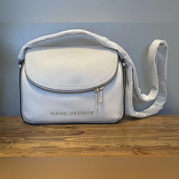 NWT Marc Jacobs Messenger White Leather with Gold accents Crossbody Purse - Picture 1 of 12